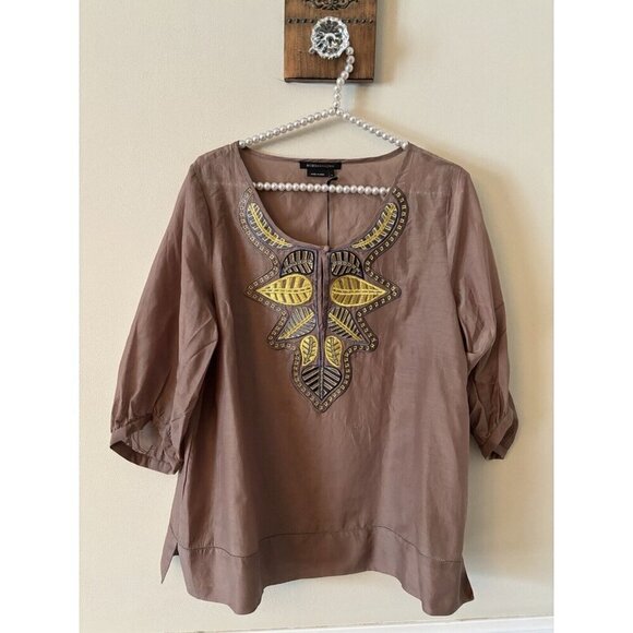 NWT BCBG Maxazria Size M Silk Blend Taupe Tunic Blouse Embroidered Front - Picture 1 of 5